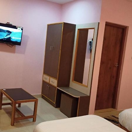 Aarthi Residency Hotel Kāraikkudi Buitenkant foto