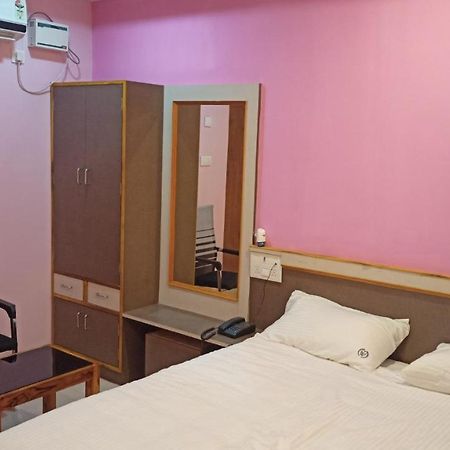 Aarthi Residency Hotel Kāraikkudi Buitenkant foto