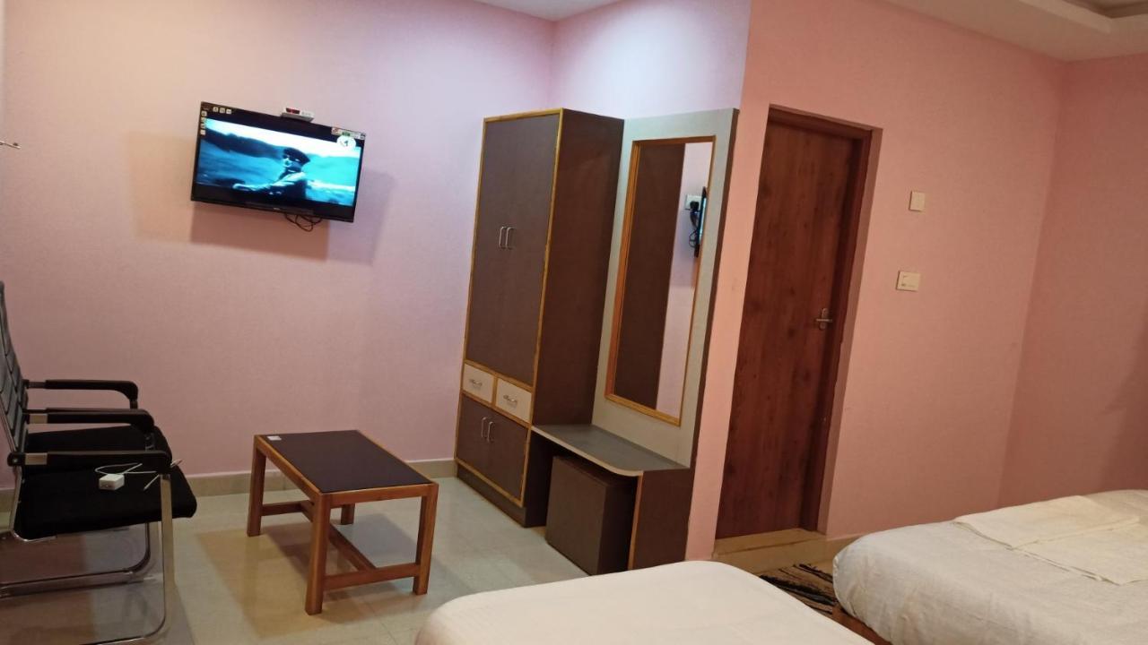 Aarthi Residency Hotel Kāraikkudi Buitenkant foto