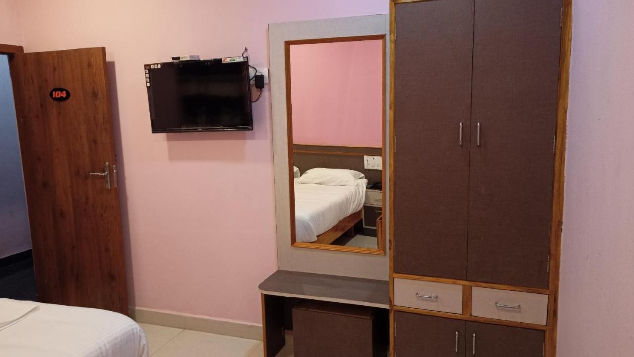 Aarthi Residency Hotel Kāraikkudi Buitenkant foto