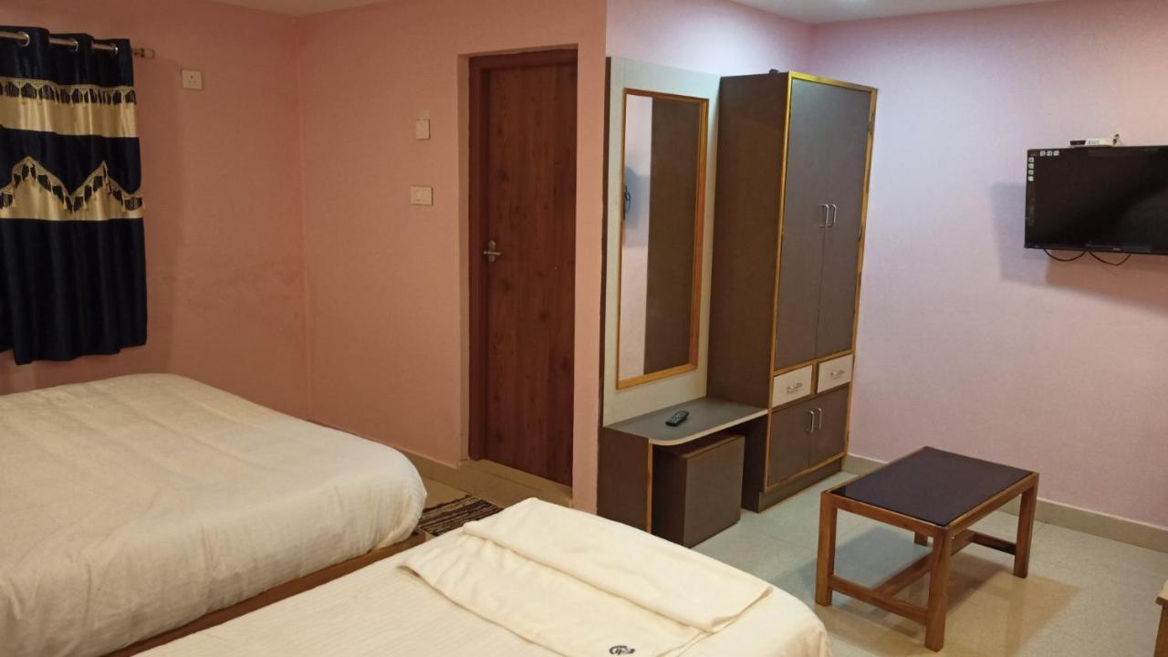 Aarthi Residency Hotel Kāraikkudi Buitenkant foto
