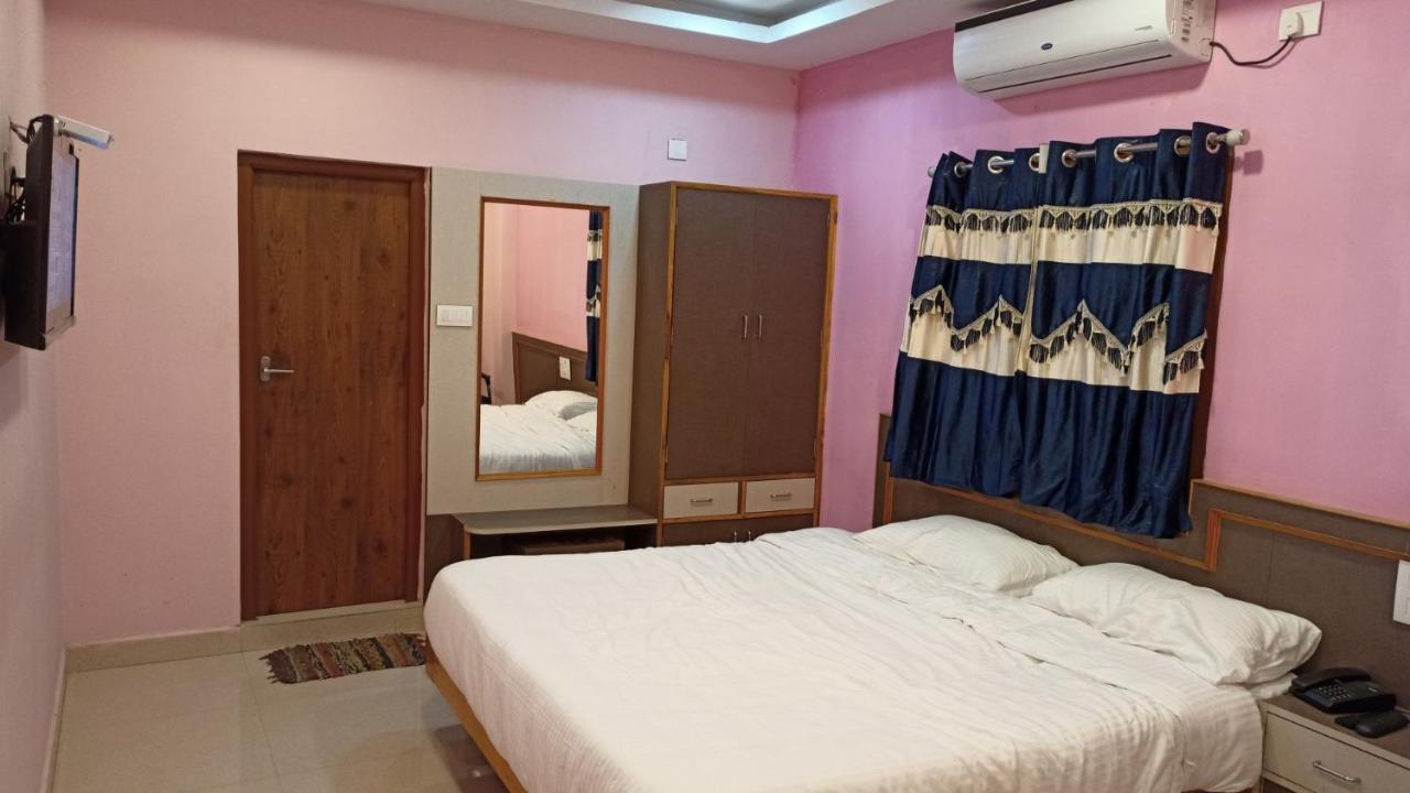 Aarthi Residency Hotel Kāraikkudi Buitenkant foto