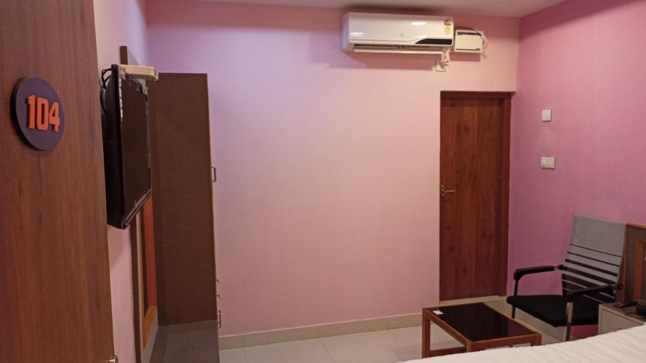 Aarthi Residency Hotel Kāraikkudi Buitenkant foto