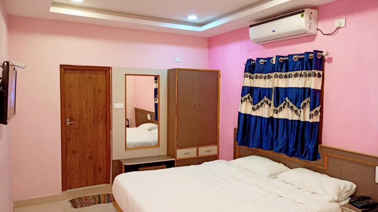 Aarthi Residency Hotel Kāraikkudi Buitenkant foto