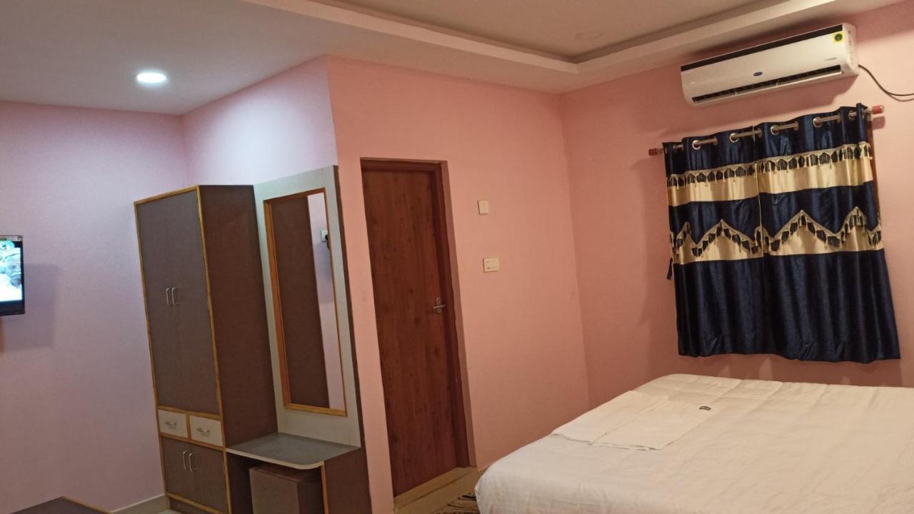 Aarthi Residency Hotel Kāraikkudi Buitenkant foto