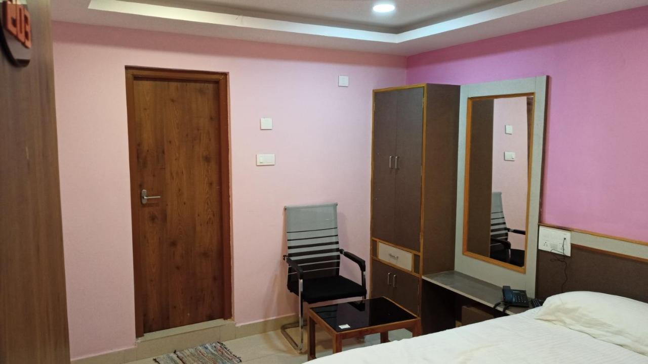 Aarthi Residency Hotel Kāraikkudi Buitenkant foto