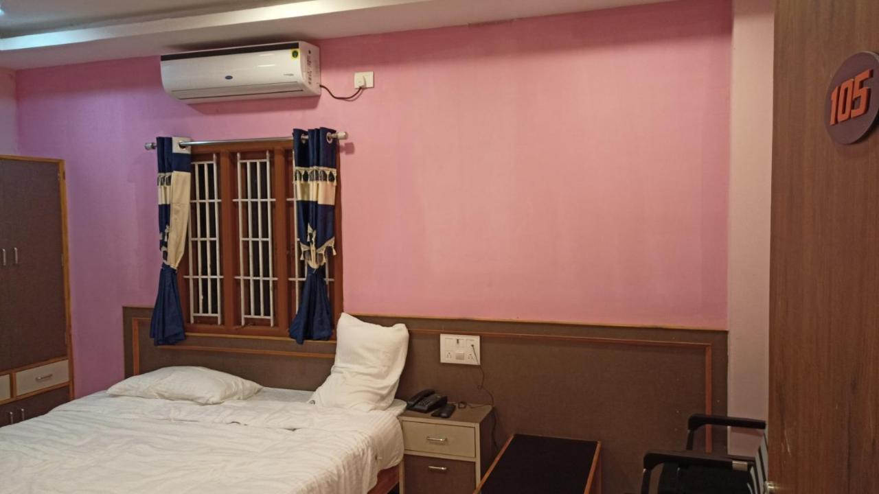 Aarthi Residency Hotel Kāraikkudi Buitenkant foto